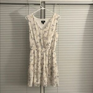 Iz Byer Cream Floral Sleeveless V-Neck Mini Dress